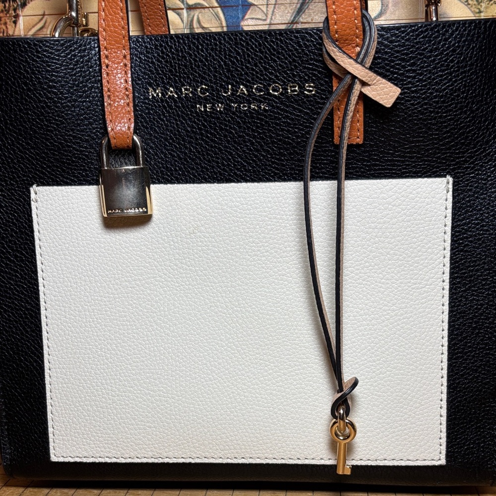 Marc Jacobs Black and White Tote Bag Mini Grind 9”Lx7.75”Hx3.75”W - Picture 4 of 17